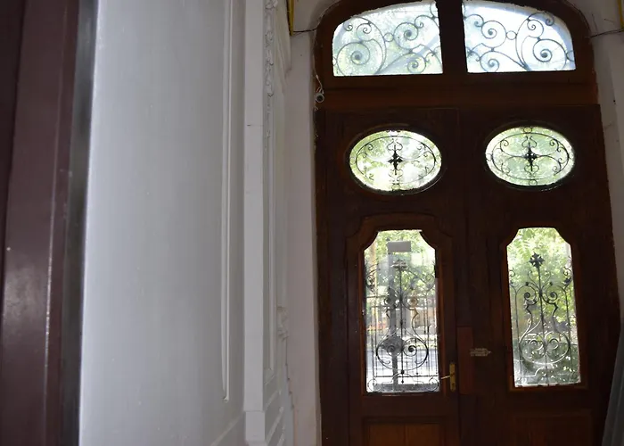Grand Boulevard Apartment At Piata Romana- Netflix