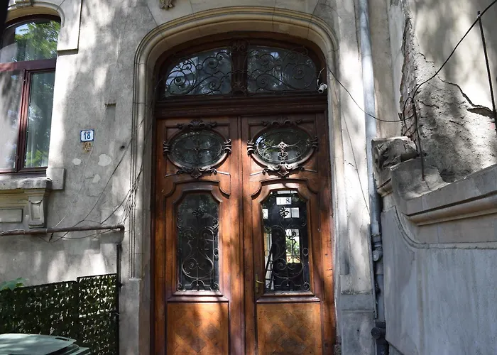 Grand Boulevard Apartment At Piata Romana- Netflix